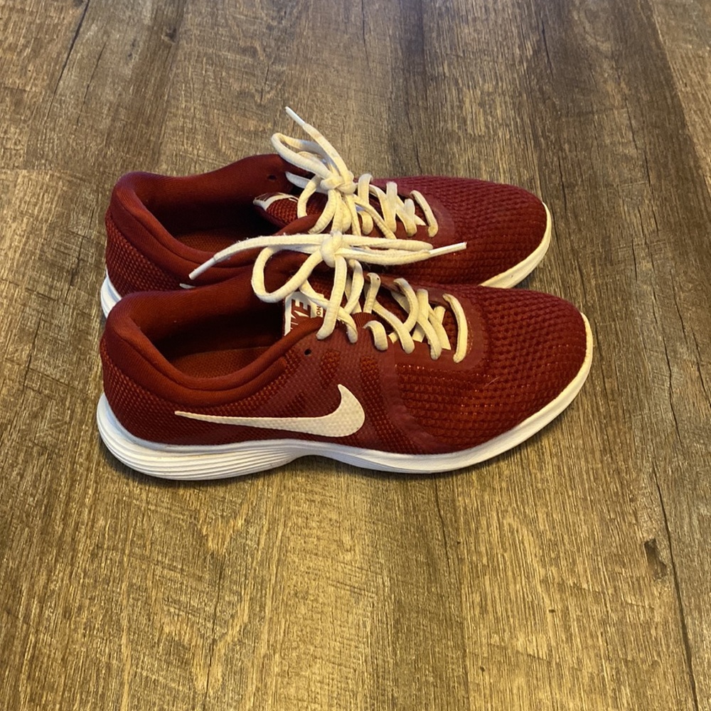 Nike Revolution 4